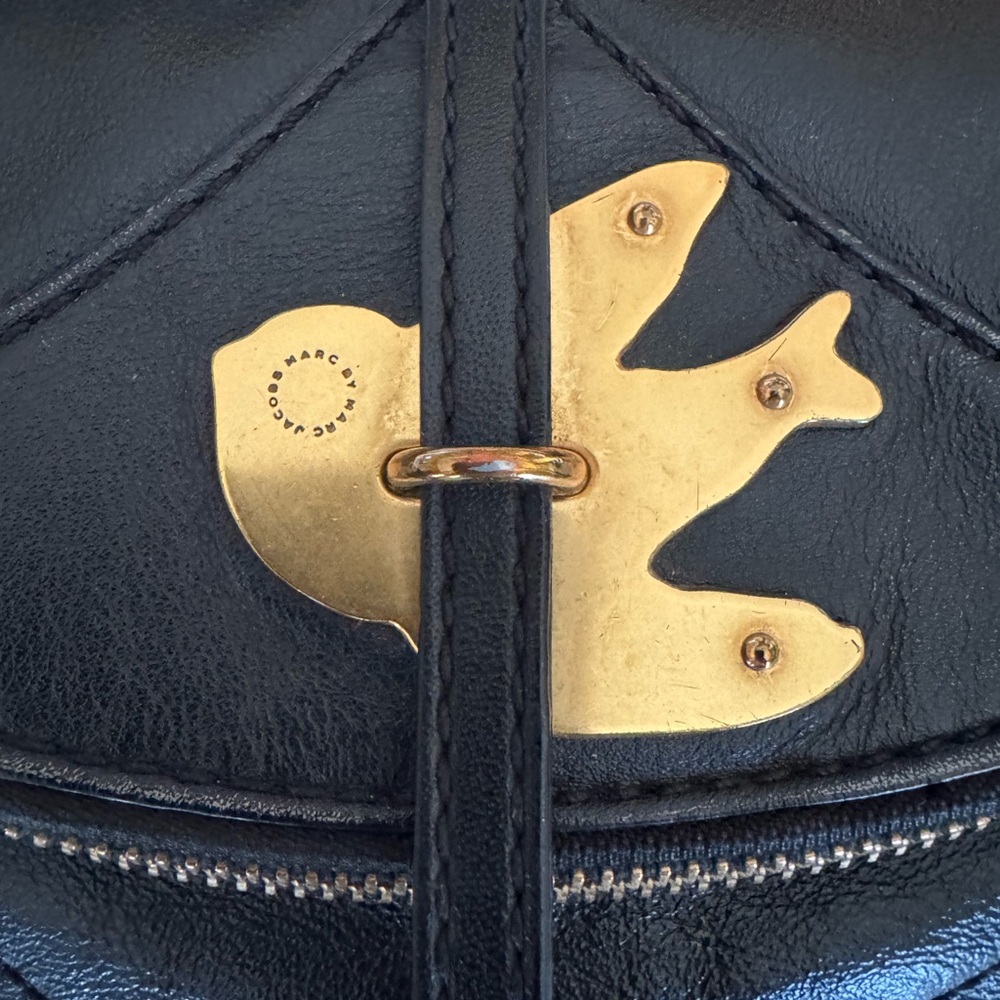 Marc by Marc Jacobs Vintage Black Leather Crossbody bag with Bird Accent - Picture 4 of 13